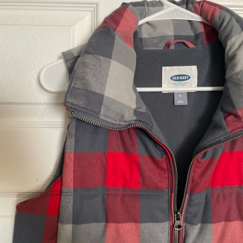 Old Navy Men’s Medium Red and Gray Checkered Vest - Picture 3 of 6